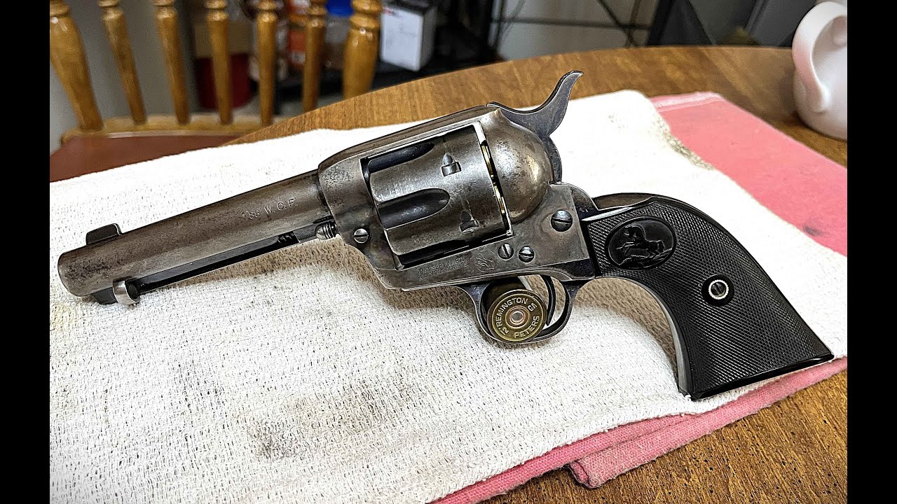 Револьвер Colt SAA 1-го поколения (1906 г.) калибра 38 WCF, посвященный погибшему другу.