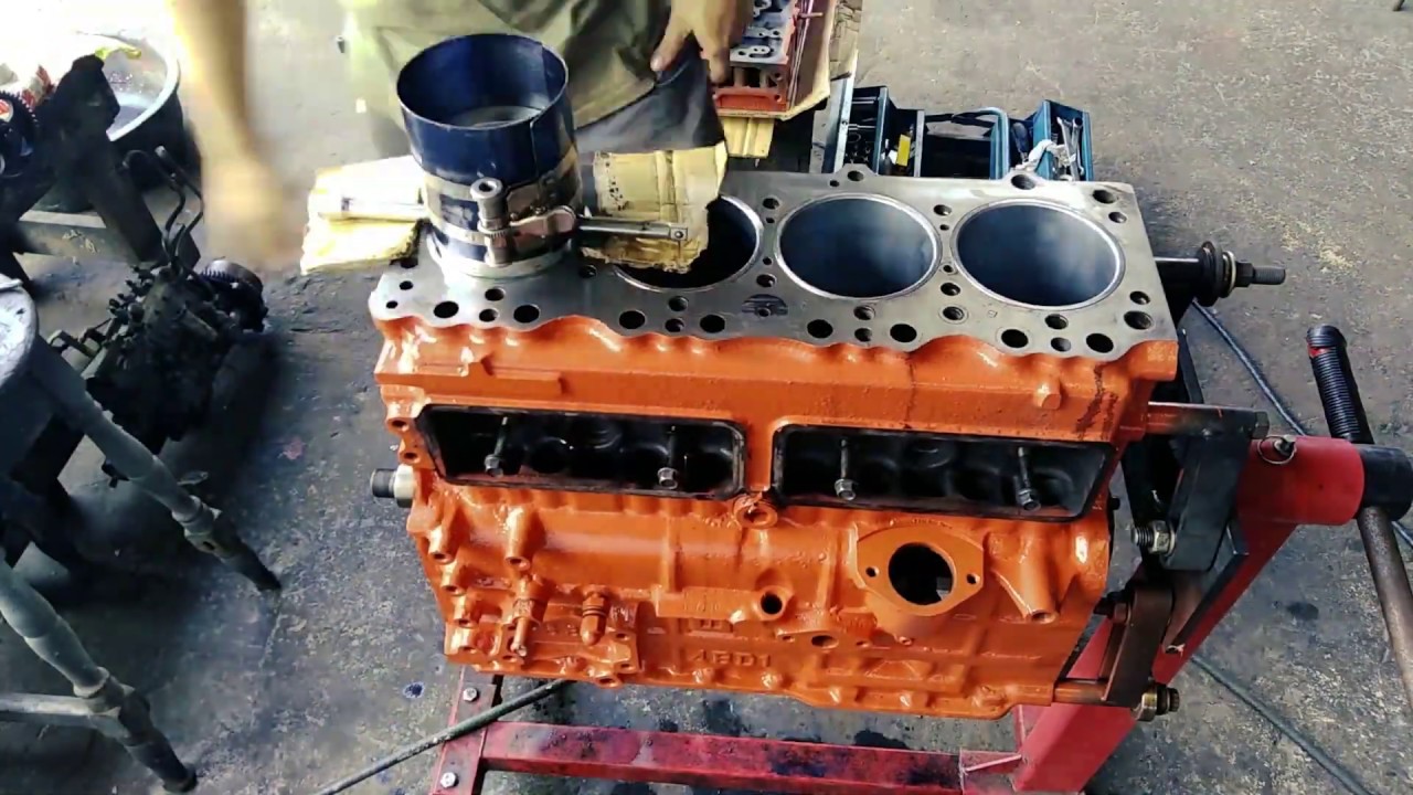 Isuzu 4BD1 Turbo diesel engine rebuild timelapse