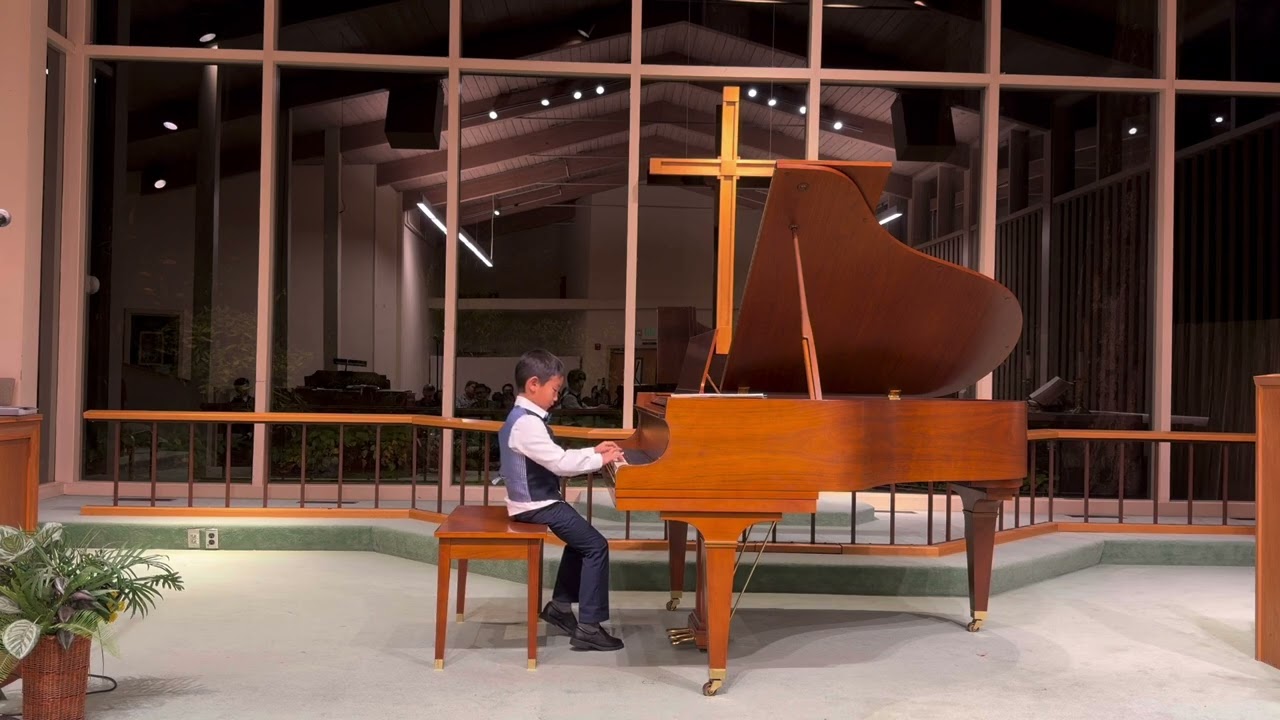 Piano performance by Neo