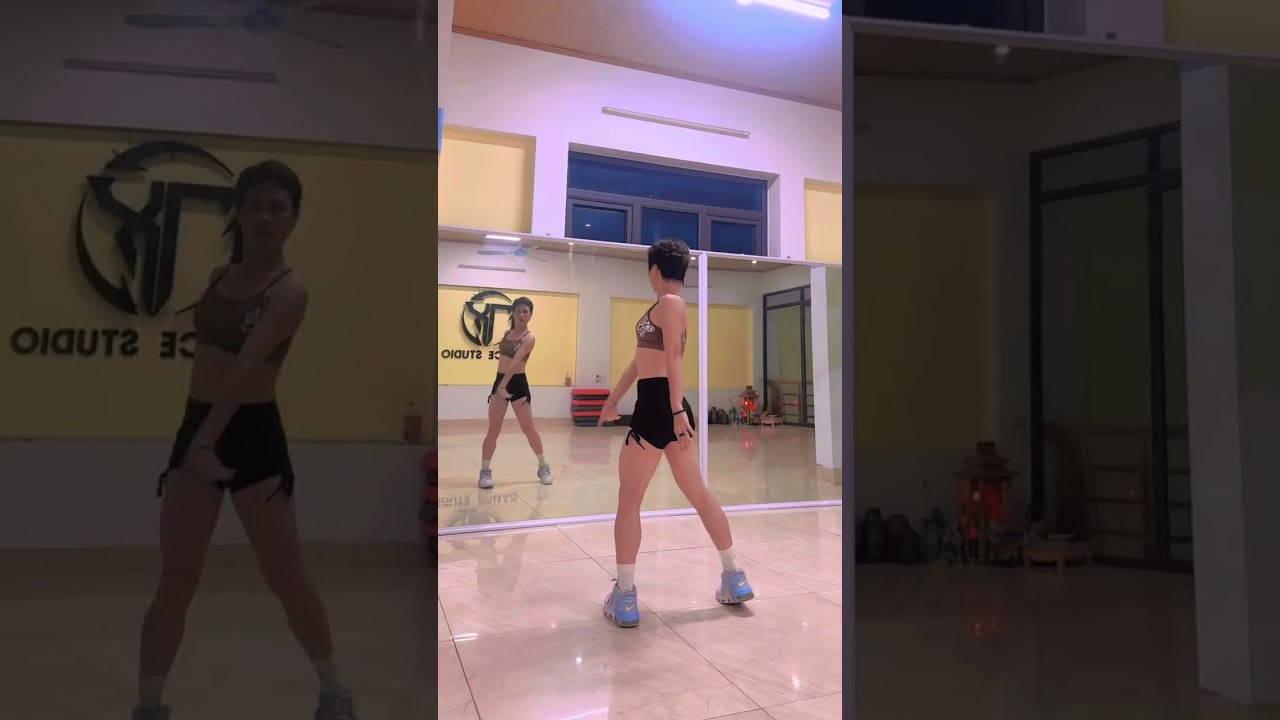 Mở Lối Cho Em Remix / Dance Thương Xinh
