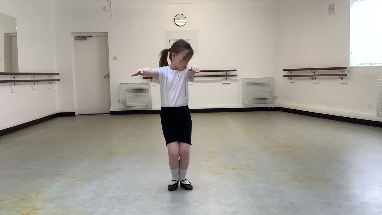 RAD Primary in Dance - Bend and run