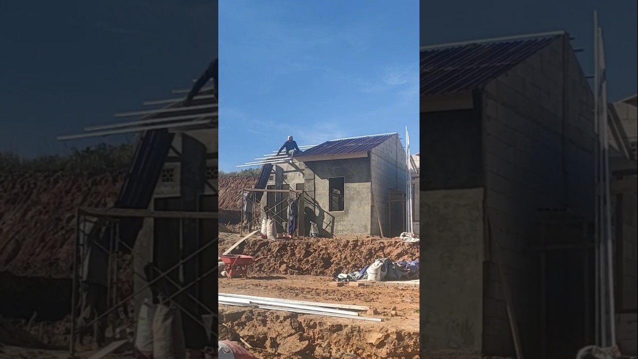 Pemasangan atap untuk perumahan subsidi 