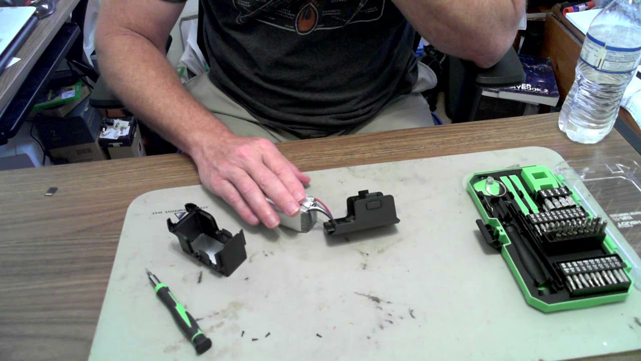How to disassemble AEE Sparrow 2 Battery.