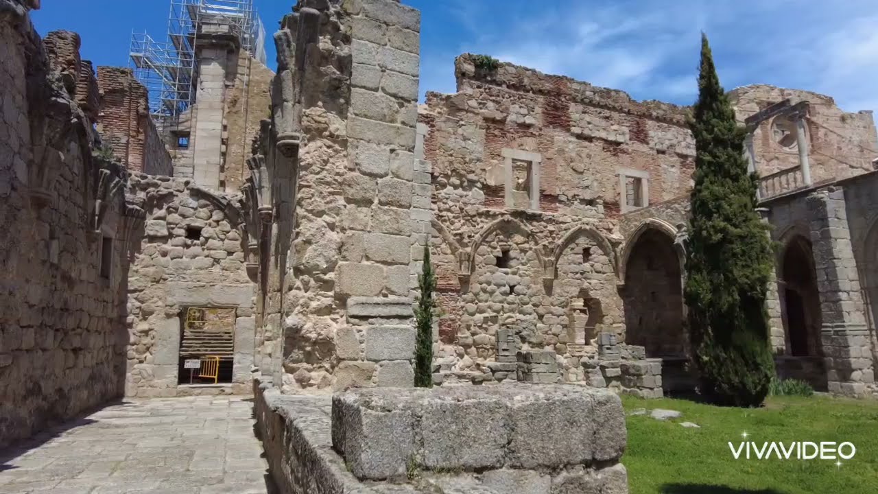 Monasterio cisterciense de Santa Mar&iacute;a de Valdeiglesias en Pelayos de la Presa, Madrid
