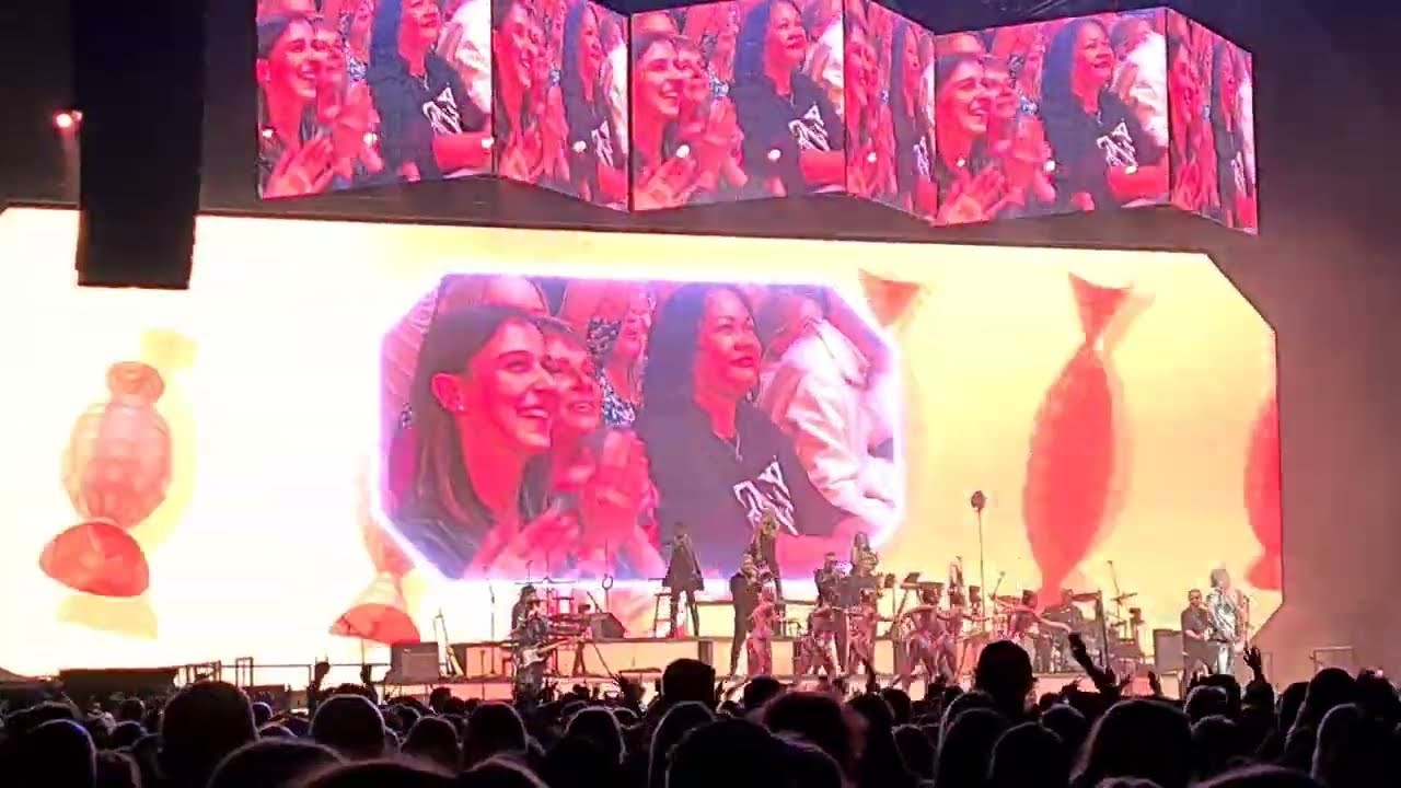 Robbie Williams - Candy - Glasgow OVO Hydro - 24/10/22