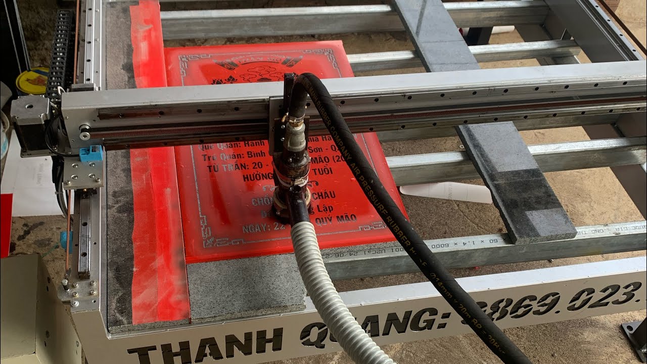 Máy phun cát CNC khắc bia mộ | phun cát tuần hoàn không bụi công nghệ cao khắc bia mộ tự động