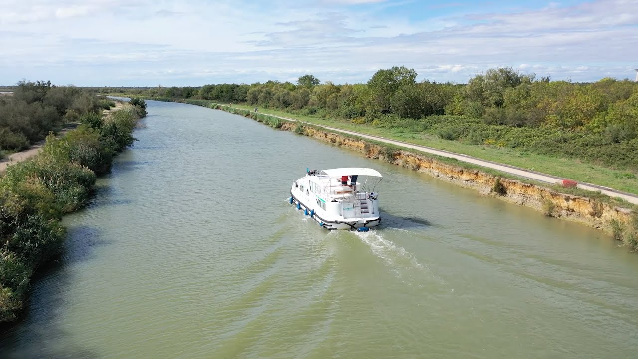 Canal boat hire Camargue & Étang de Thau - Boating holidays near Montpellier