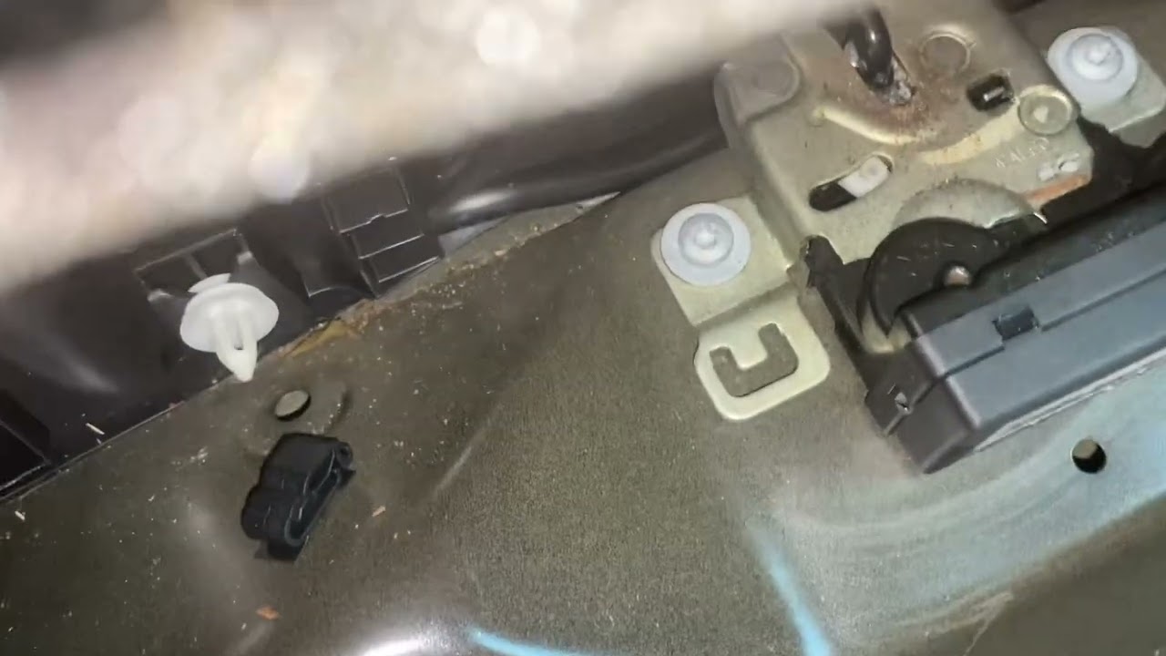 Mini Cooper problem opening the boot. Problem solved