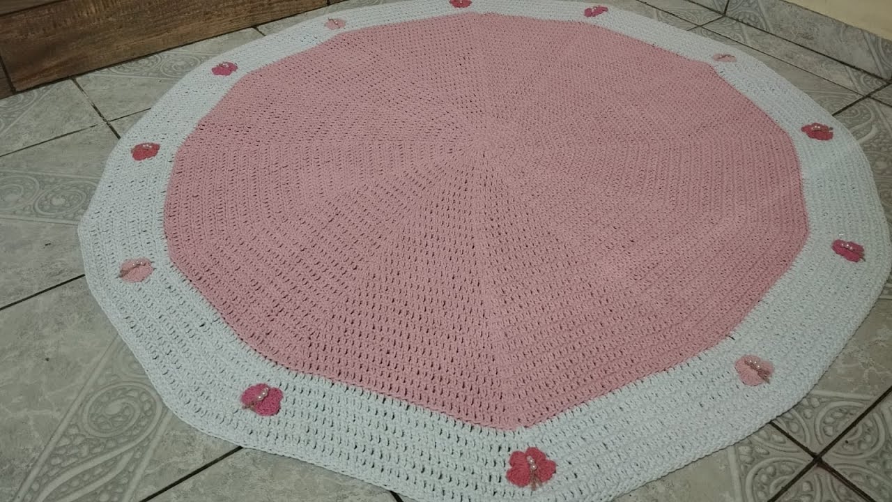 Tapete Olívia com borboletas em crochê.