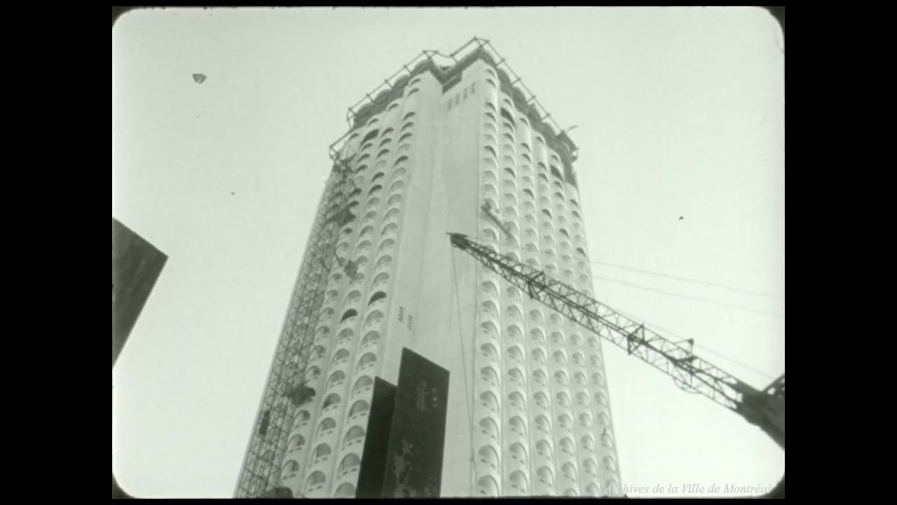 Construction au centre-ville de Montréal. - [196-]