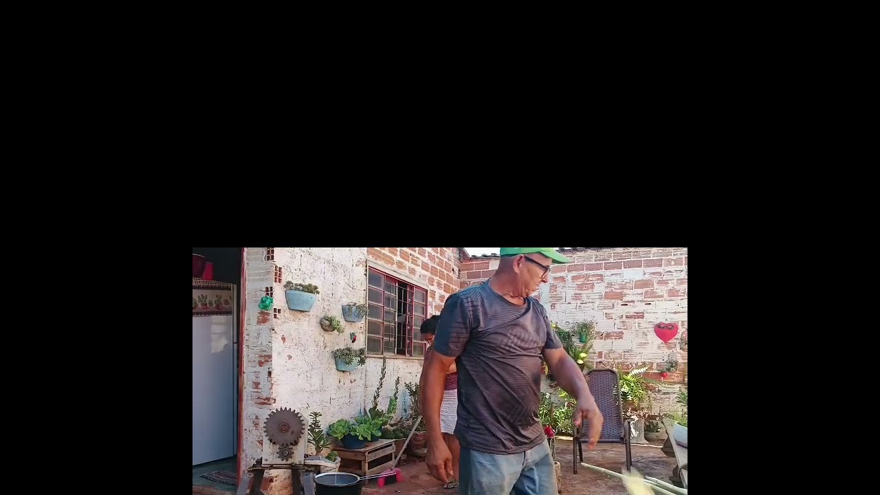 Hoje teve caldo de cana. #e cuidando das plantas...
