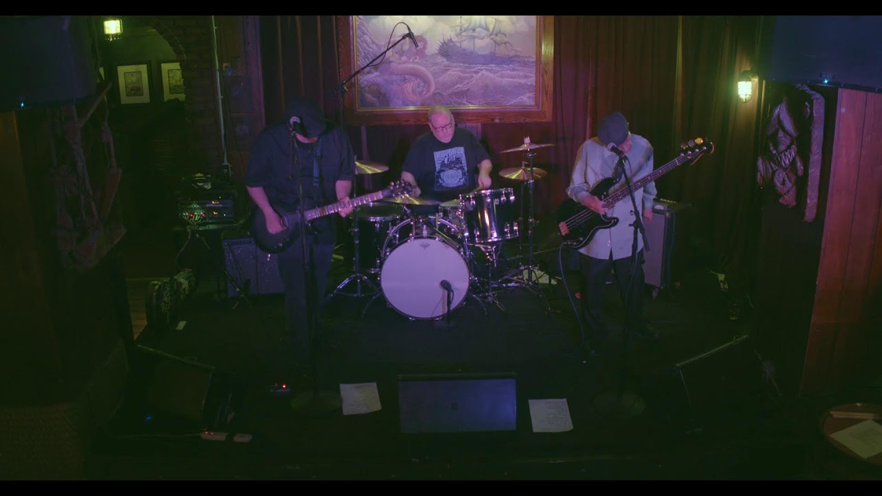 La Tuya live at The Redwood Bar