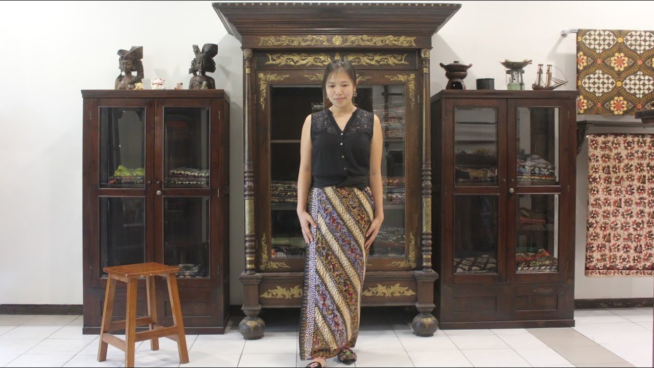 How to wear a kain panjang? For the active ones