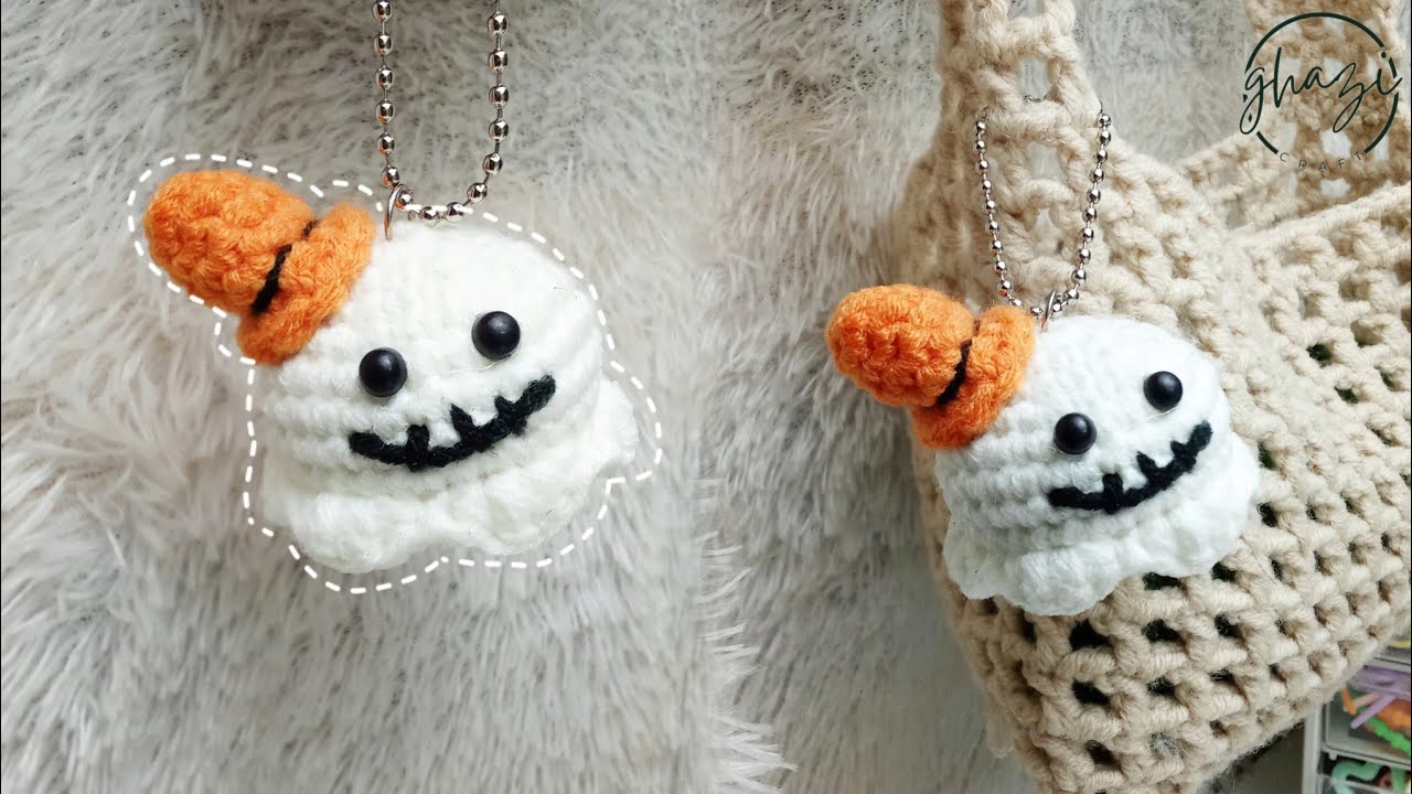 Crochet halloween ghost keychain / Amigurumi little ghost keychain/ Crochet ideas for halloween