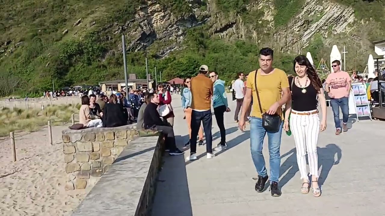Orio el pueblo lo que es famoso de unos de los  pueblos de Gipuzkoa un día soleado bonito