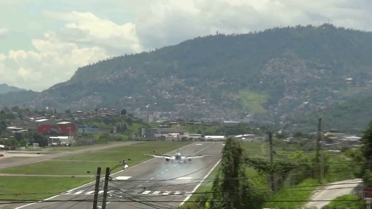 Landings and take off from Tegucigalpa Toncontin HONDURAS
