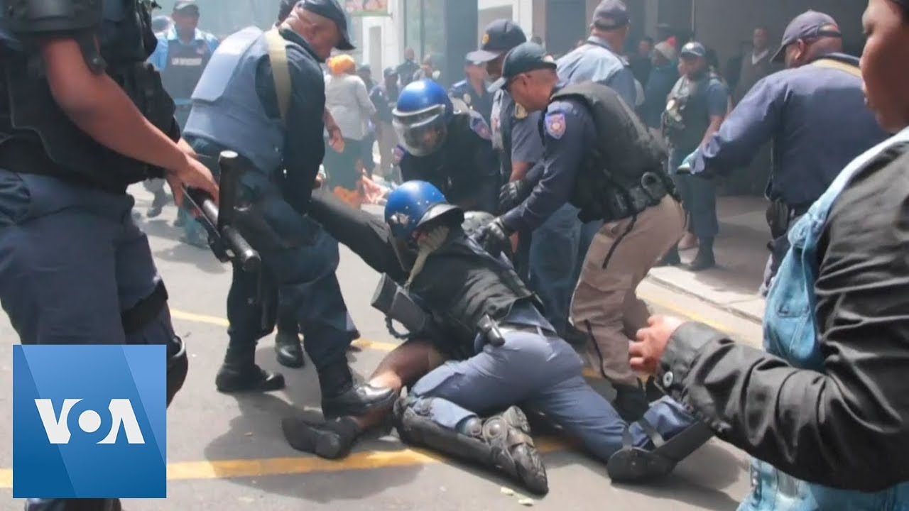 Violent Clashes in Cape Town as Police Remove Refugees From UNHCR Office and Mall