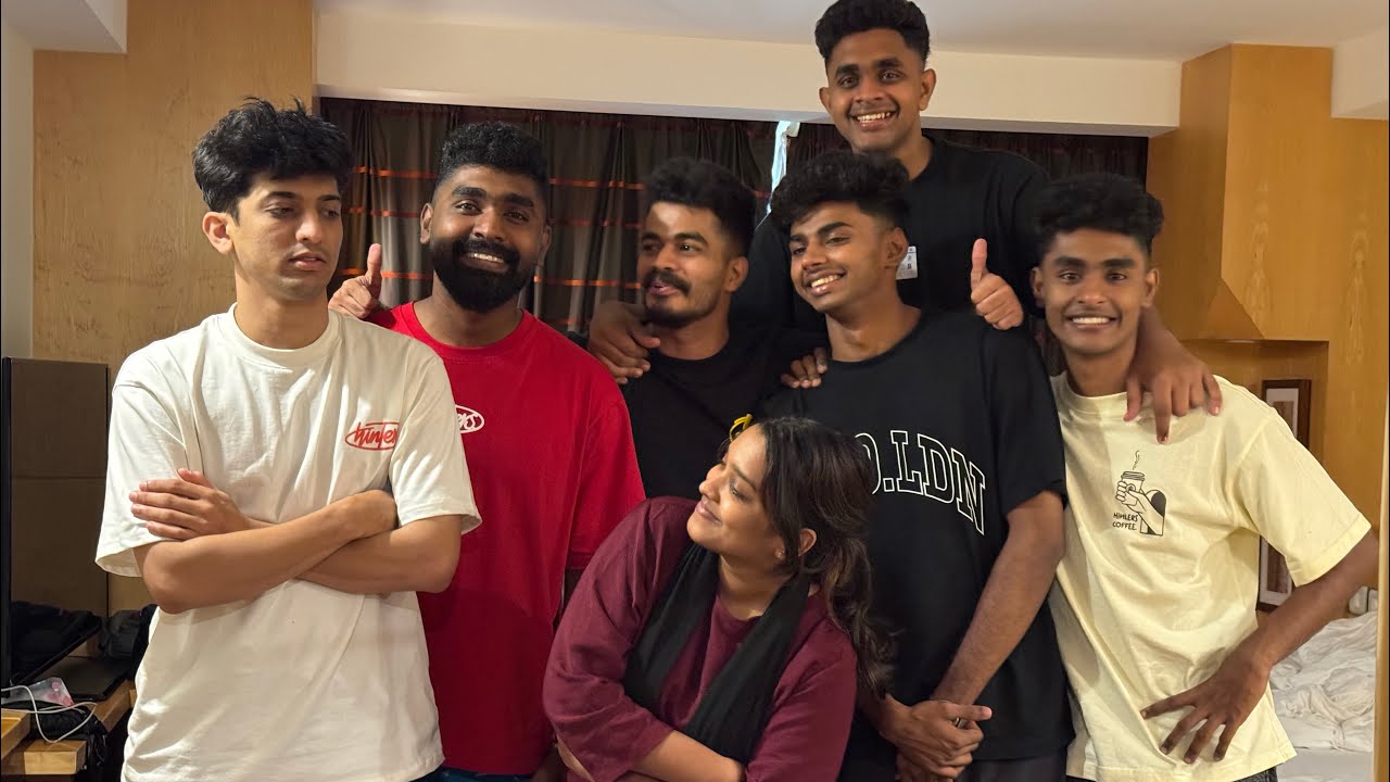 Flight tourist bus ആക്കി മാറ്റി Eechu 😂💃 | Teams ന്റൊപ്പം DUBAI ലേക്ക് ✈️ 🤓 |