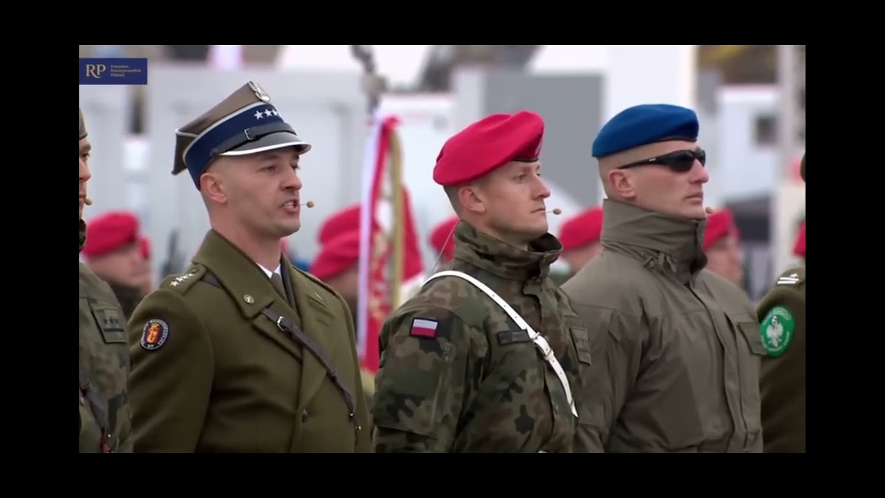 Uroczysta odprawa wart w 107 Rocznicę niepodległości Polski . Cały fragment.