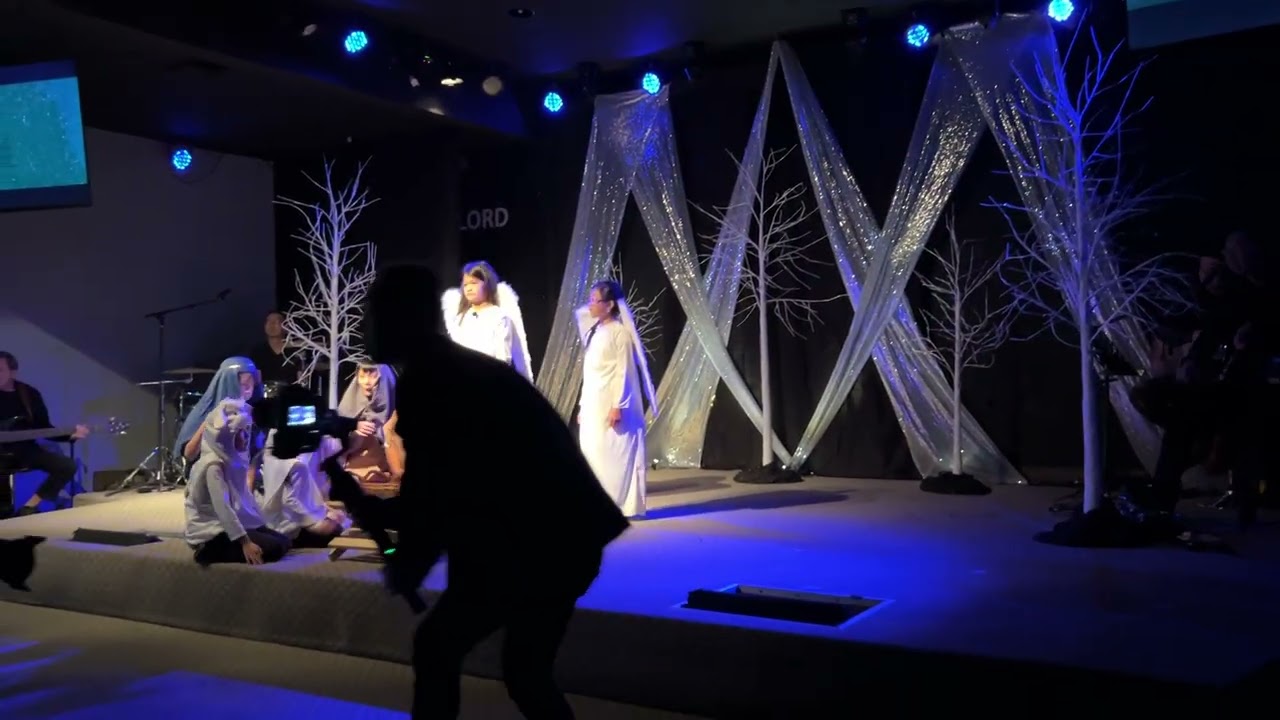 Christmas kids performance 2024 (3)