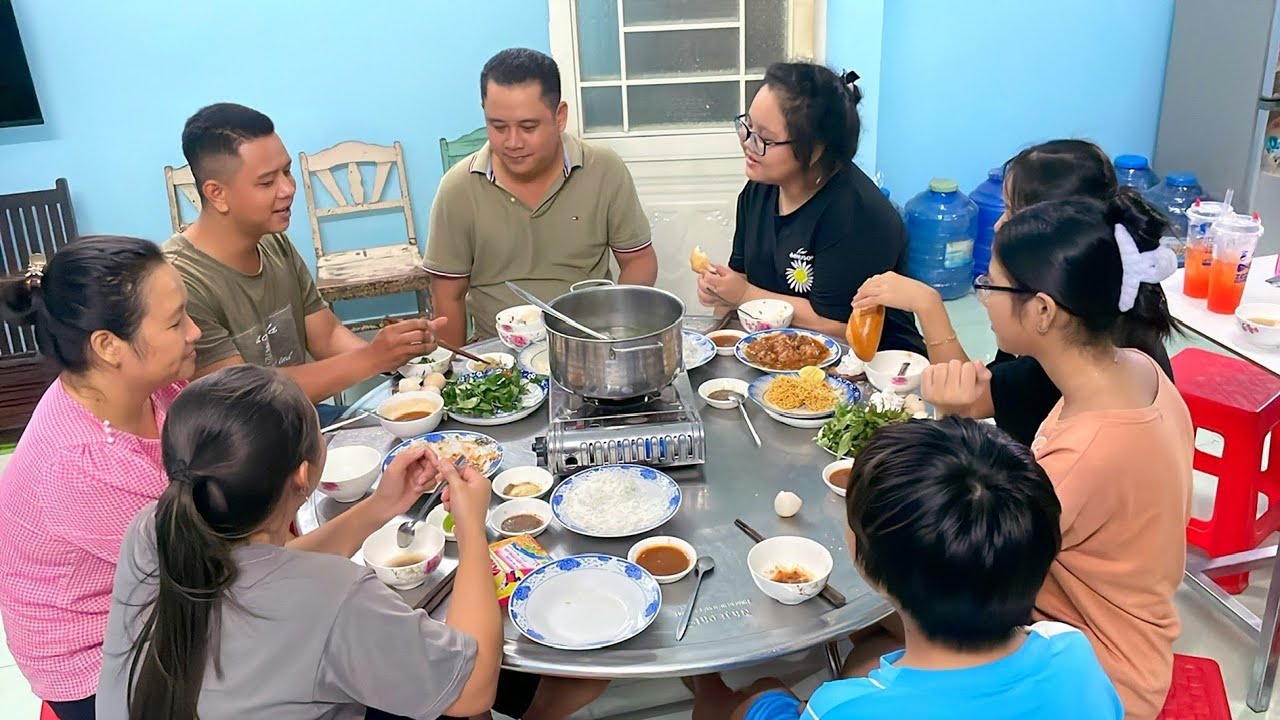 Cùng 7 Thuận Út Đạt Ăn Lẩu Bò và Bánh Đậu Xanh | Thuý Nhân Trà Vinh #368