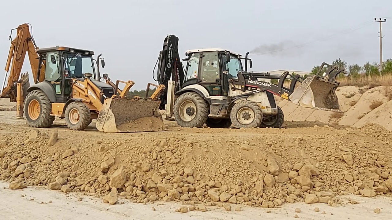 Hidromek 102B Supra ve Case 580 Bekoloderler Yan Yana Dolgu Malzemesi İtiyor