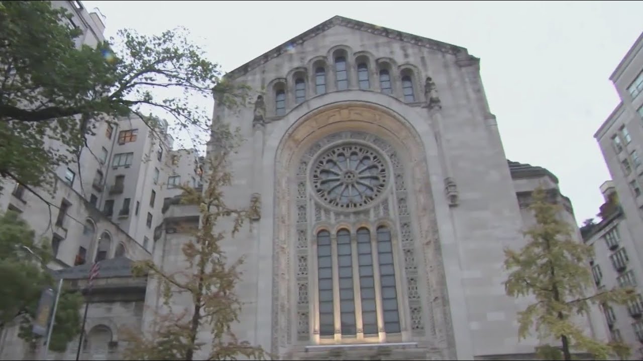 Simchat Torah celebration on Upper East Side marked by joy and mourning