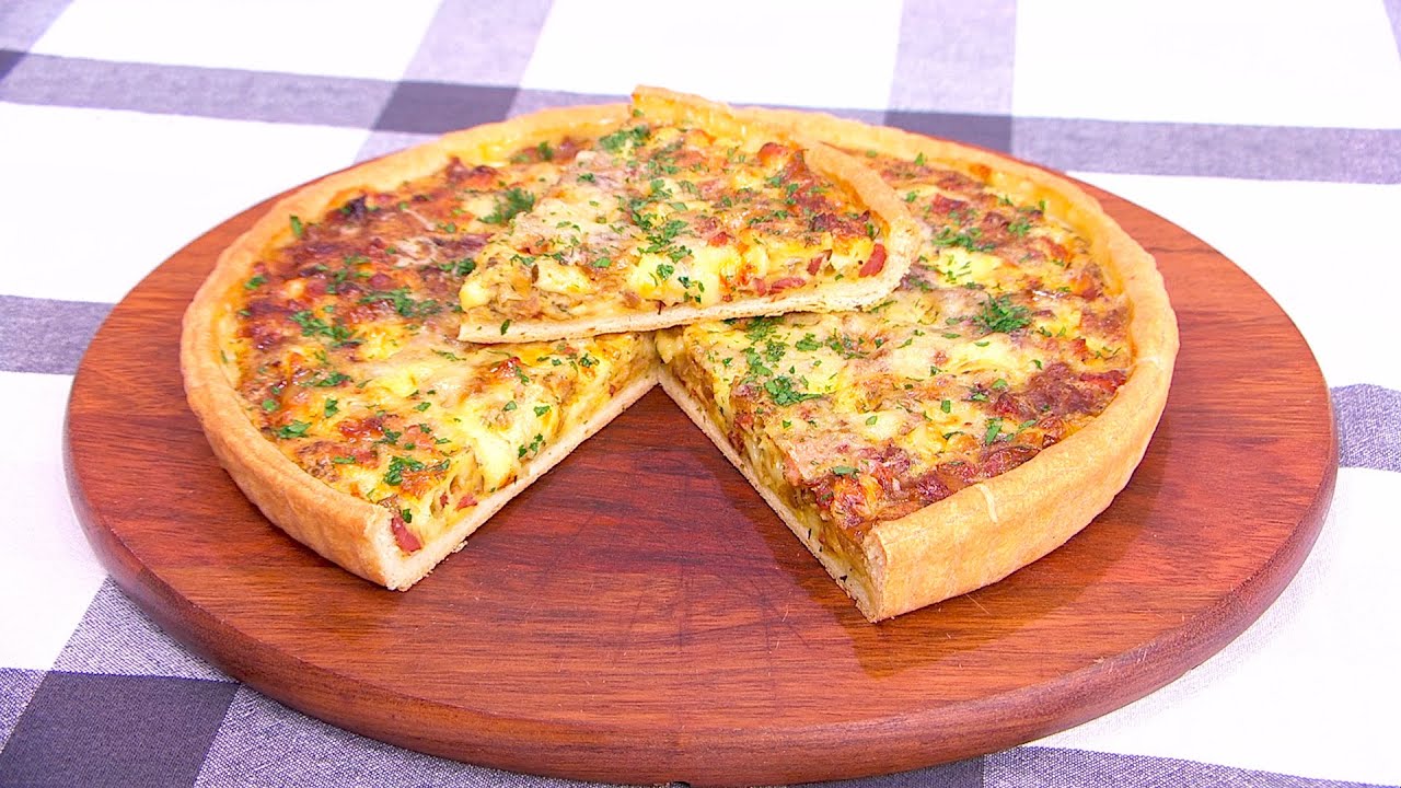 Tarta de cebollas caramelizadas, queso y panceta