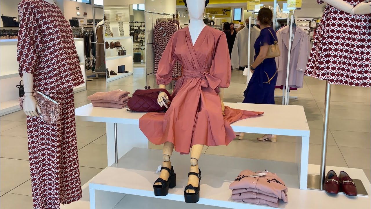 АУТЛЕТ MAXMARA НА ЮГЕ ИТАЛИИ. ПЛАТЬЯ, ФУТБОЛКИ, УКРАШЕНИЯ
