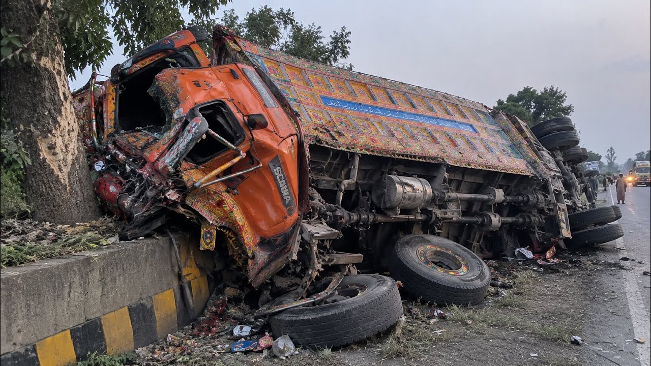 BRAKE FAILURE CHAOS! Truck Crashed onto the Road Median and Was Completely Wrecked