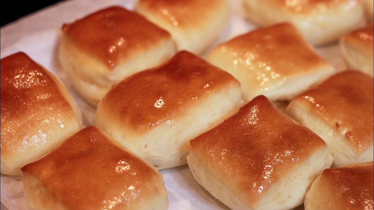Copycat Texas Roadhouse-Style Rolls with Cinnamon Honey Butter (Better Than the Original!)