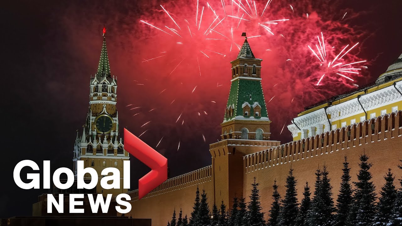 New Year's 2019 fireworks illuminate Moscow's Red Square