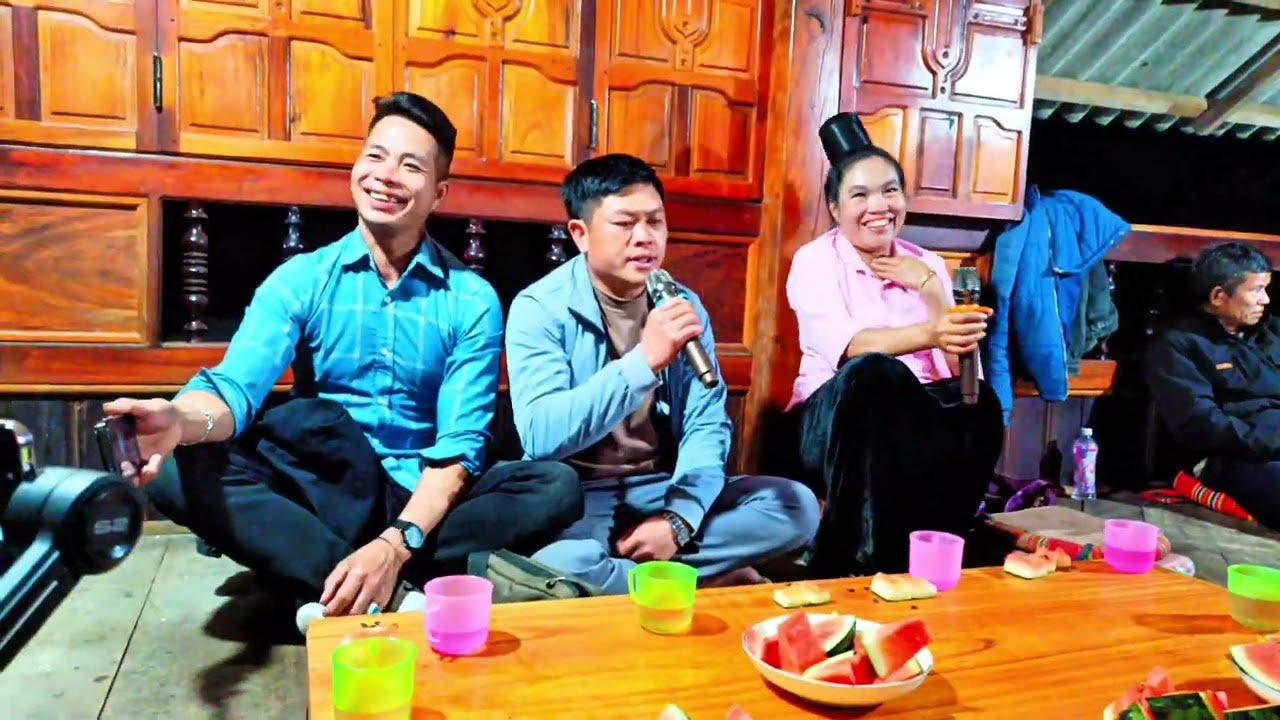 Khắp tay ỉn muôn,