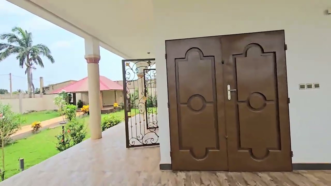 VILLA DE 4 CHAMBRES SALON SANITAIRES 