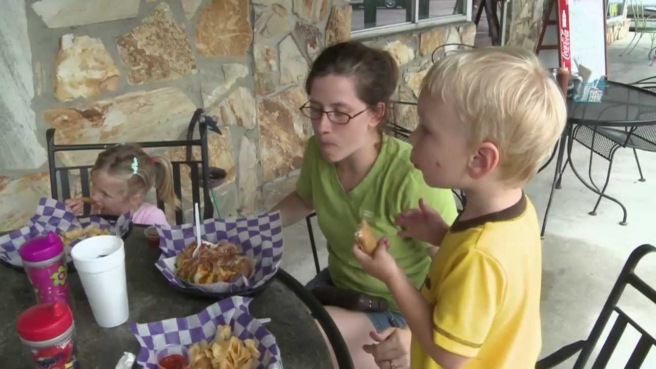 Purple Daisy Picnic Cafe | Tennessee Crossroads | Episode 2511.1