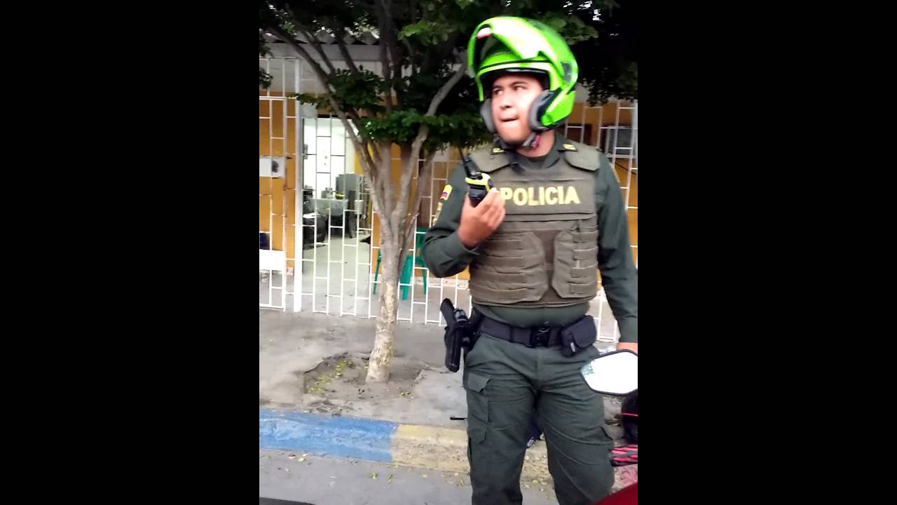 Abuso de los policía de rebolo