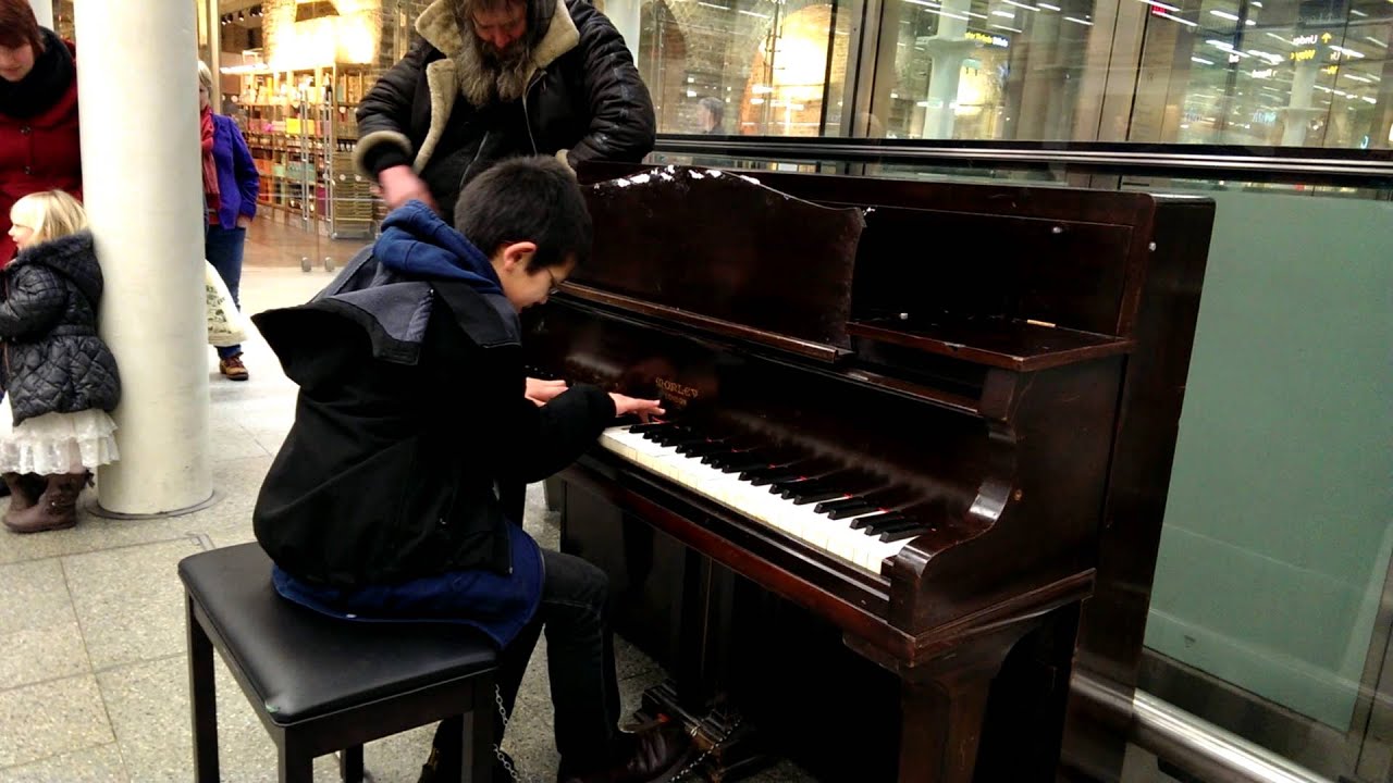 George @ St Pancras International bossing piano!