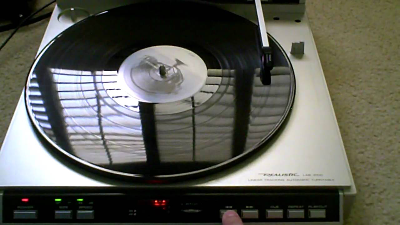 Realistic LAB 2100 Linear Tracking Turntable.