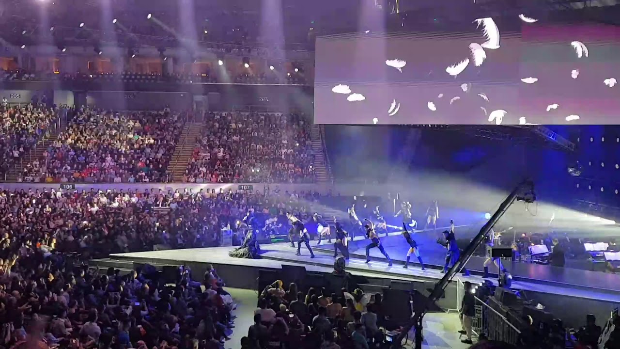 R3.0 Opening (Call Me and Hot Stuff)- Regine Velasquez October 21 2017