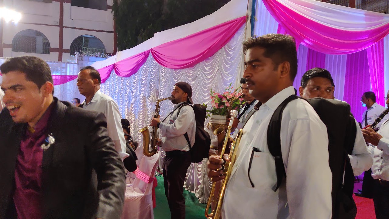 Sara chi peti with valentine band kirol