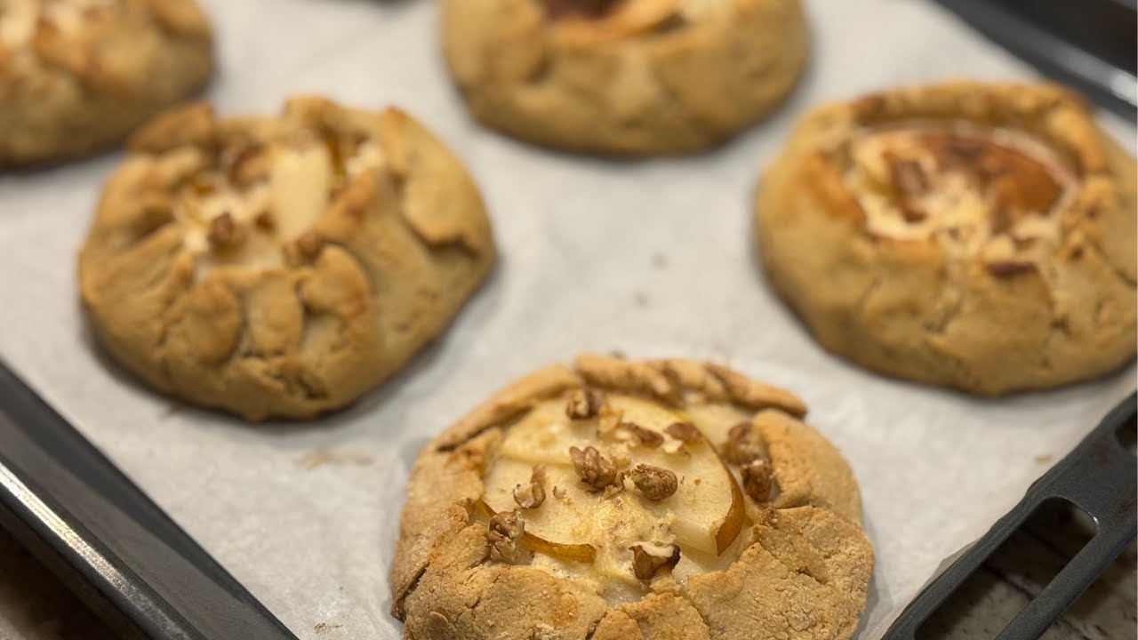 Cottage cheese galettes: aroma fills the whole house