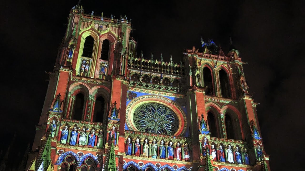 Catedral de Amiens, espectáculo de luz y color.  Amiens Cathedral, light and color show.