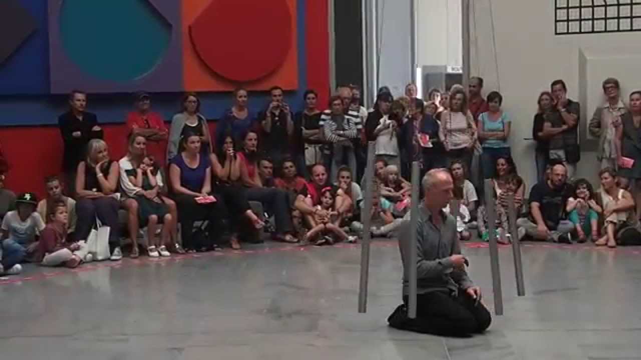 Mobile - J&ouml;rg M&uuml;ller - Fondation Vasarely - Festival Jours [et nuits] de cirque(s) 2015