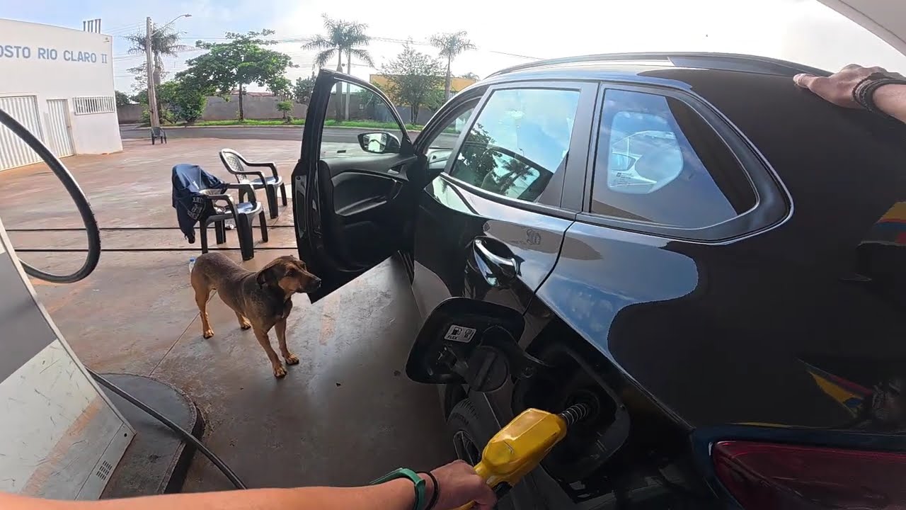 POV - Gol abastecido com R$50 de gasolina: manhã tranquila