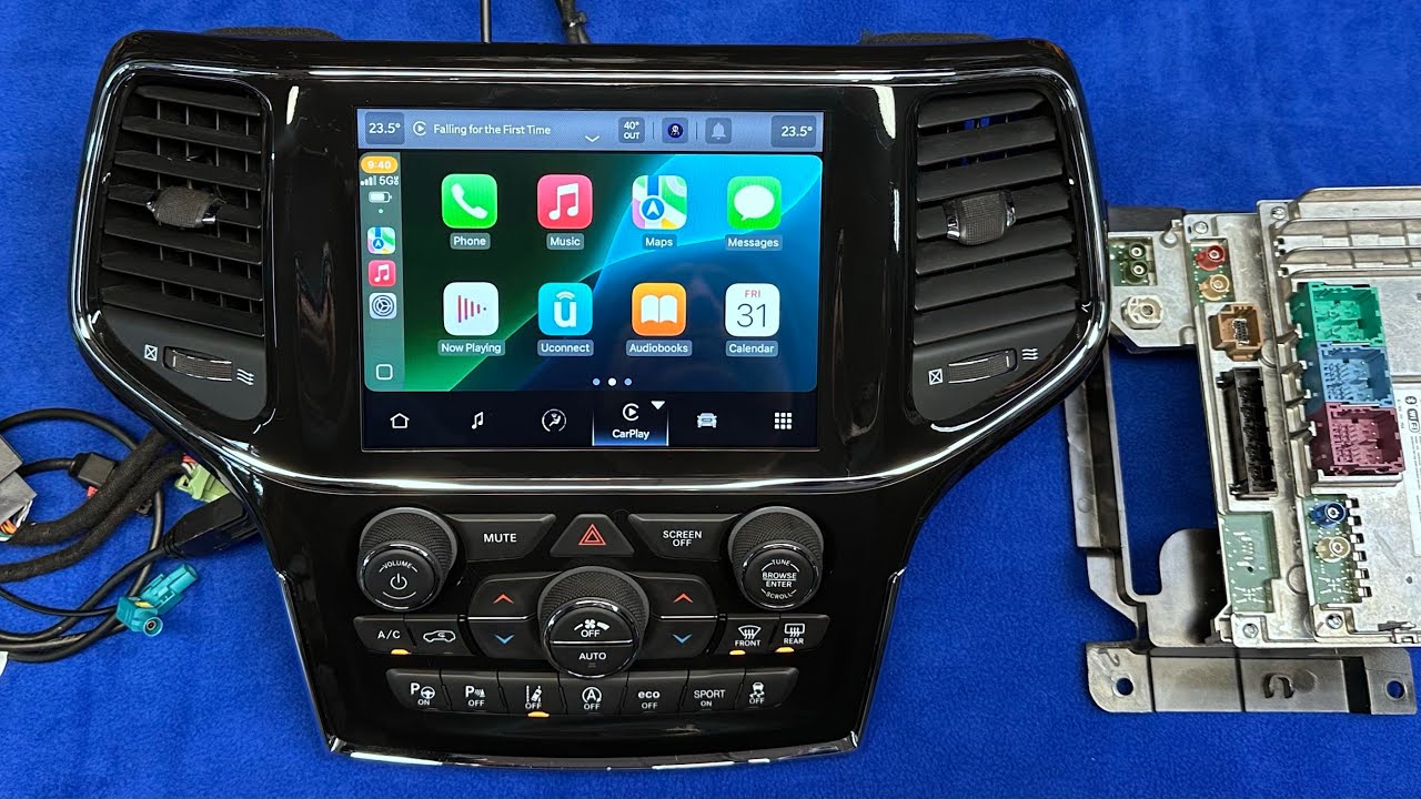 Полная инструкция по обновлению системы Uconnect 5 для Jeep Grand Cherokee 2016-2018 годов выпуска.