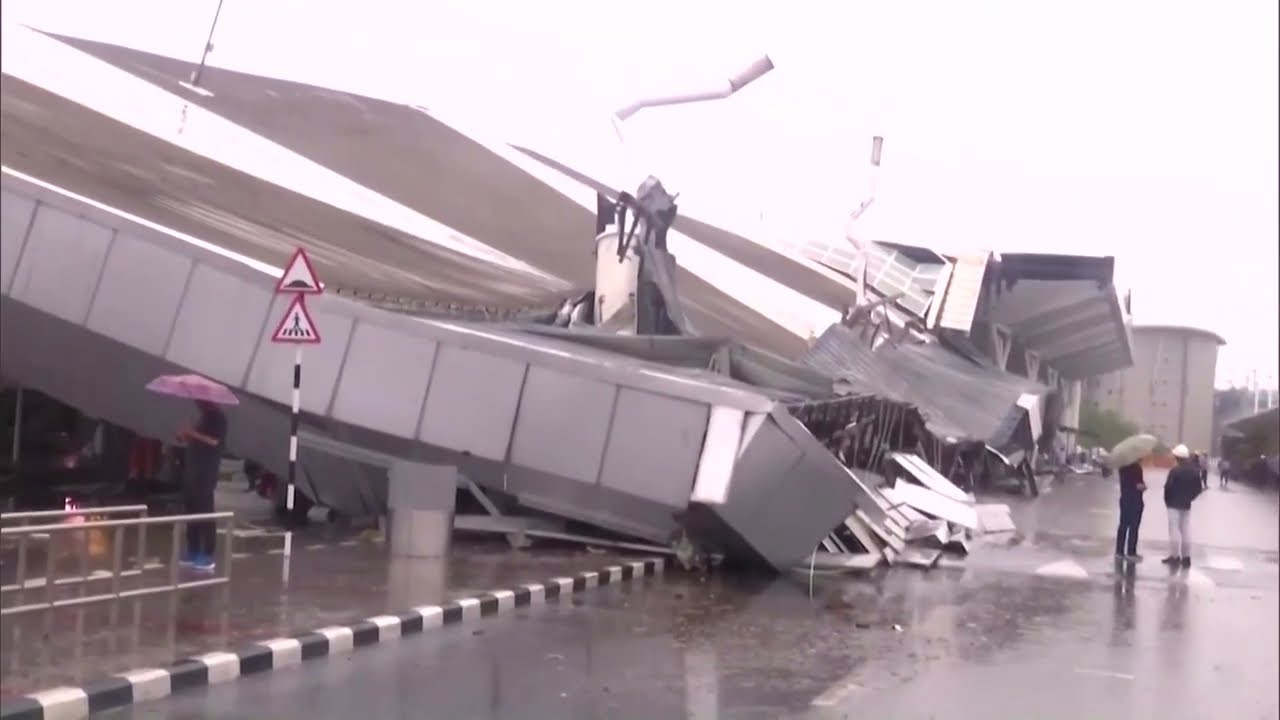 New Delhi airport roof collapses after heavy rain | REUTERS