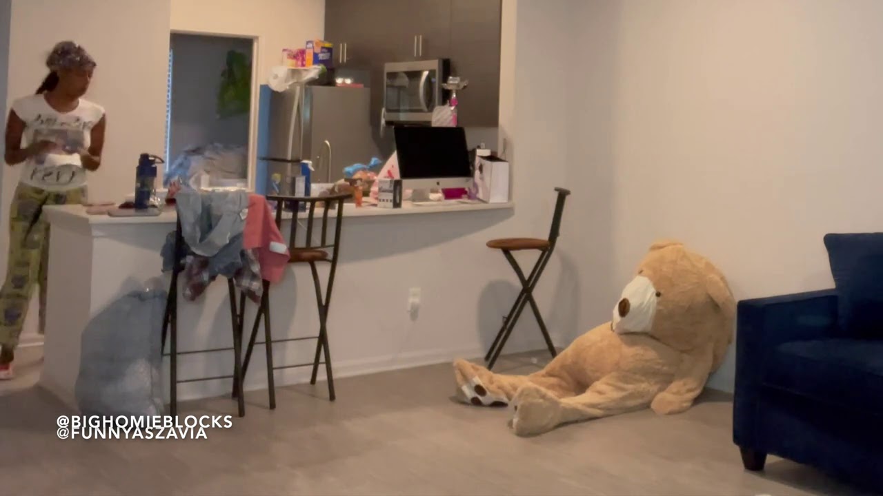 TEDDY BEAR PRANK ON GIRLFRIEND *HILARIOUS*