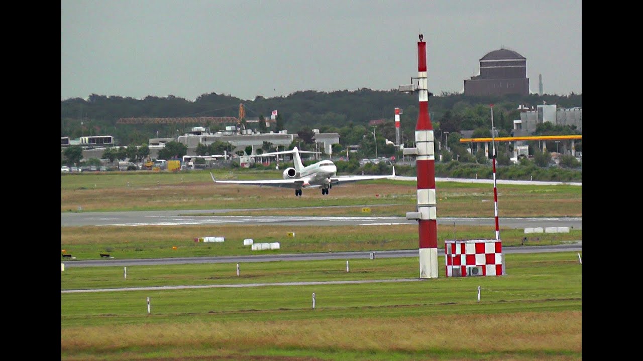 Spectacular Rough Landing of a Bombardier Global Express