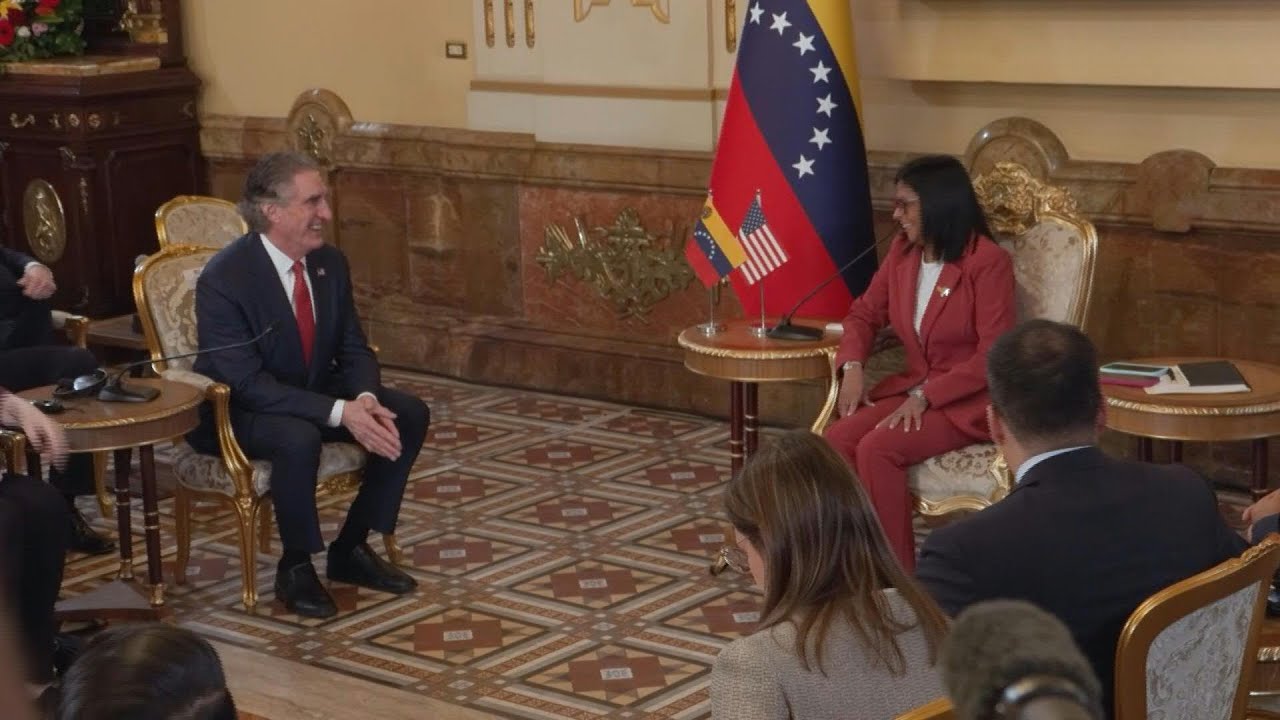 Secretário do Interior dos EUA se reúne com presidente interina da Venezuela | AFP