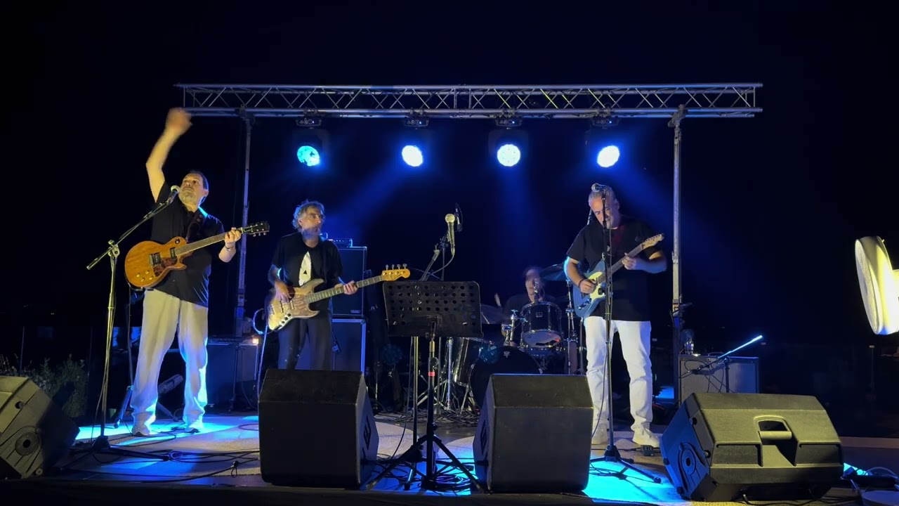 WHOO_DO'S & Friendz live at Domes Noruz Kassandra.